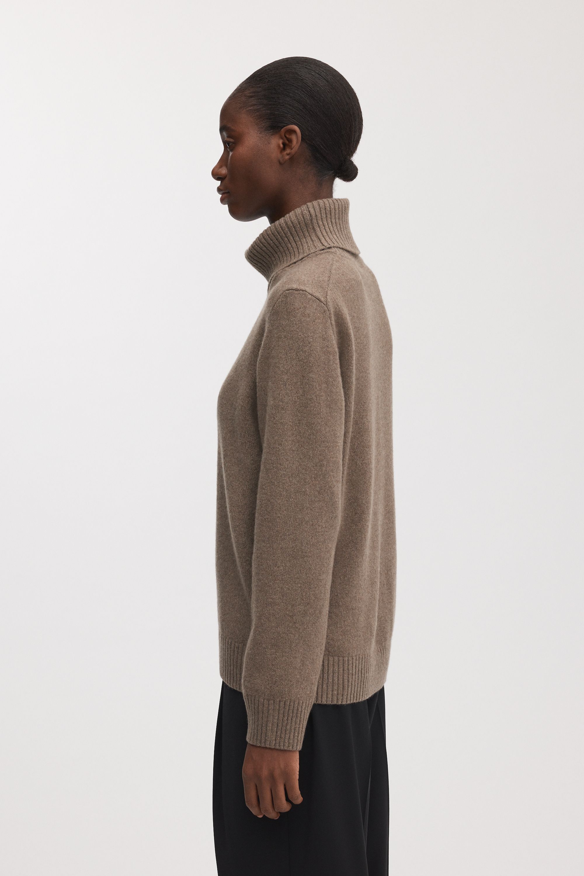 Image number 2 of The Cashmere Roll Neck