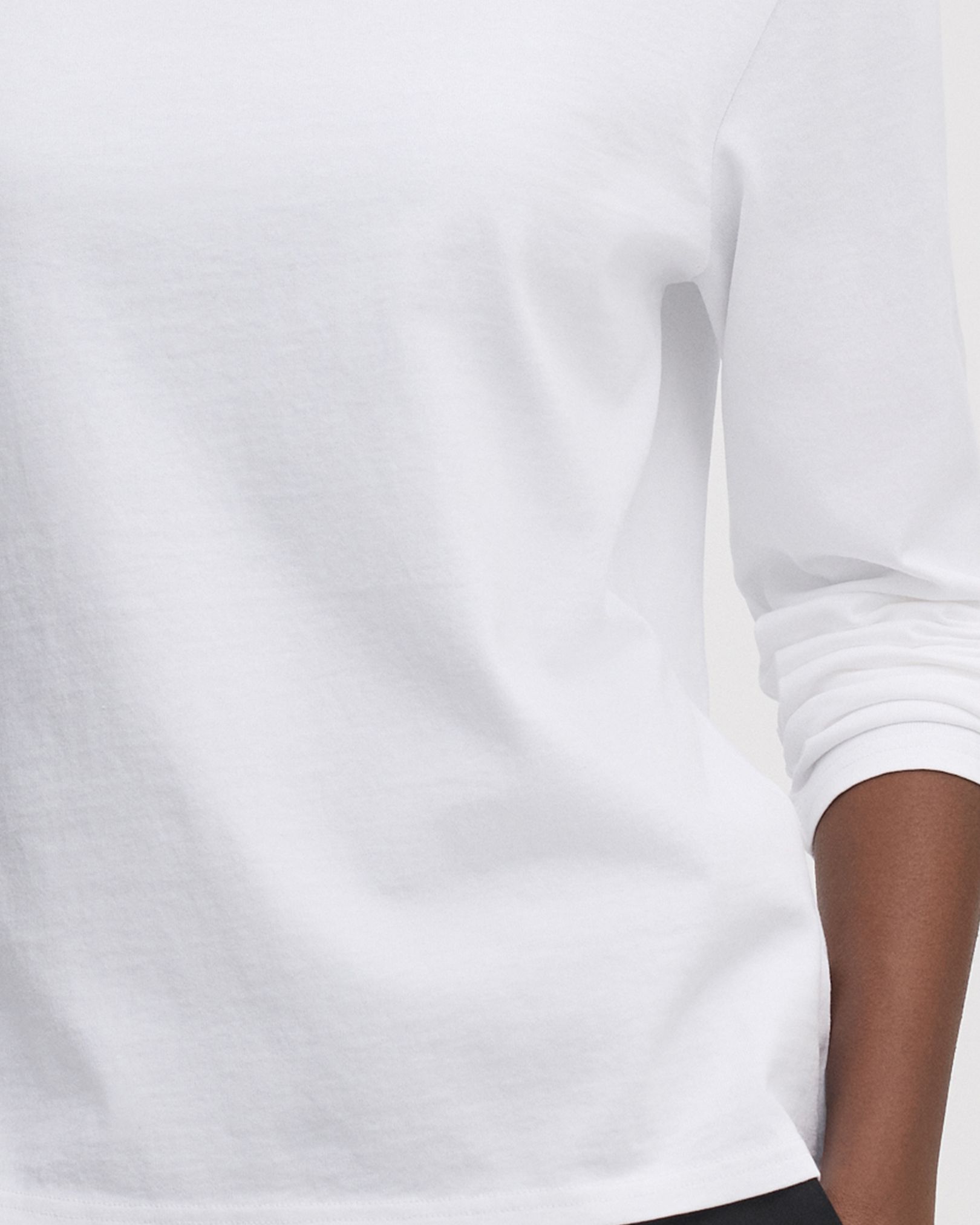Custom-developed dry-finish 200gsm single jersey